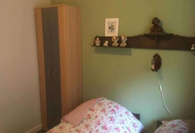 이코노미 룸, Hermina