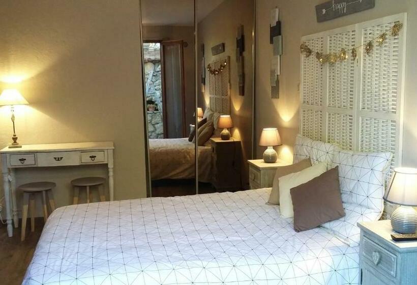 غرفة قياسية مطلّة علي الحديقة, La Roque