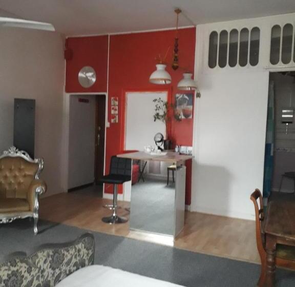 Номер Deluxe, Le Gargantua