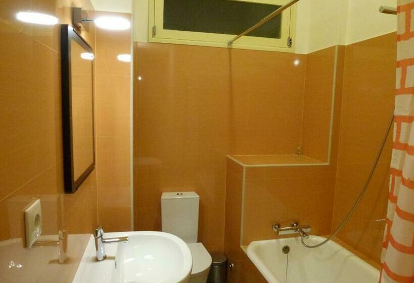 تختخواب در اتاق مشترک, Canvas Atelier Hostel