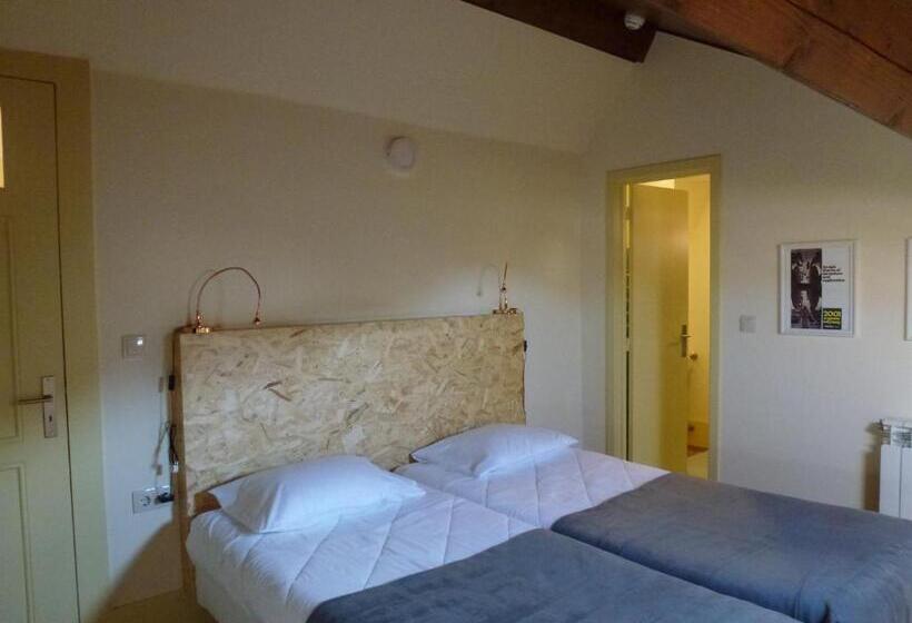 اتاق استاندارد با سرویس بهداشتی مشترک, Canvas Atelier Hostel