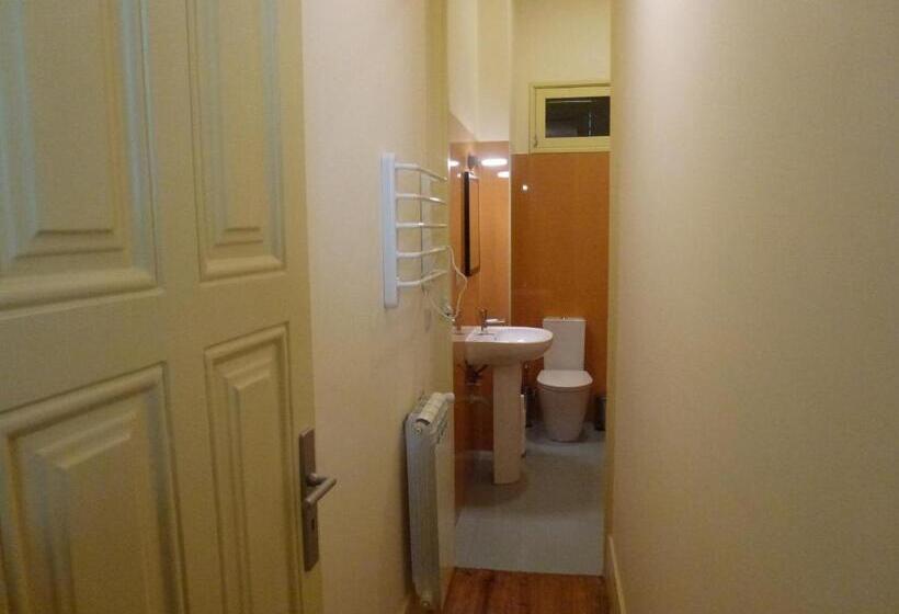 تختخواب در اتاق مشترک, Canvas Atelier Hostel