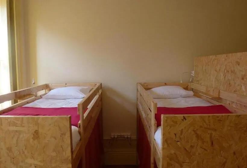 تختخواب در اتاق مشترک, Canvas Atelier Hostel