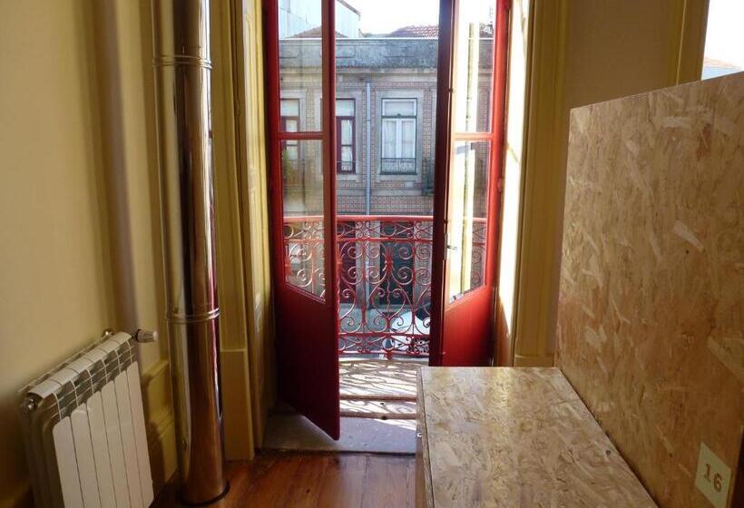 تختخواب در اتاق مشترک, Canvas Atelier Hostel