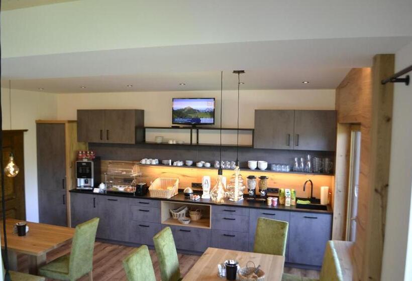 اتاق استاندارد, Pension Chalet Bergseegut