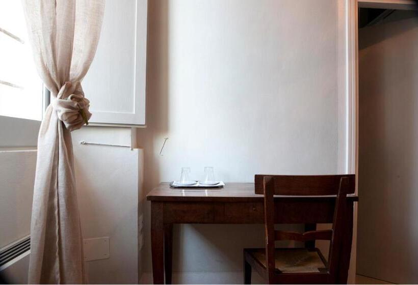 اتاق کلاسیک سه تخته, La Foresteria Del Convento