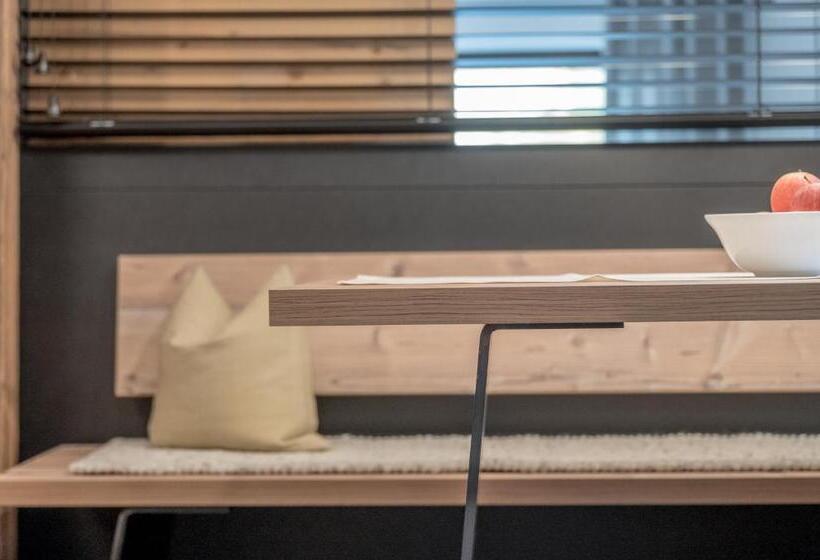 إستوديو قياسى ذو إطلالة, Corso Living