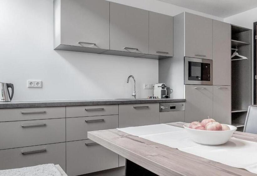 إستديو قياسى مزود بشرفة, Corso Living