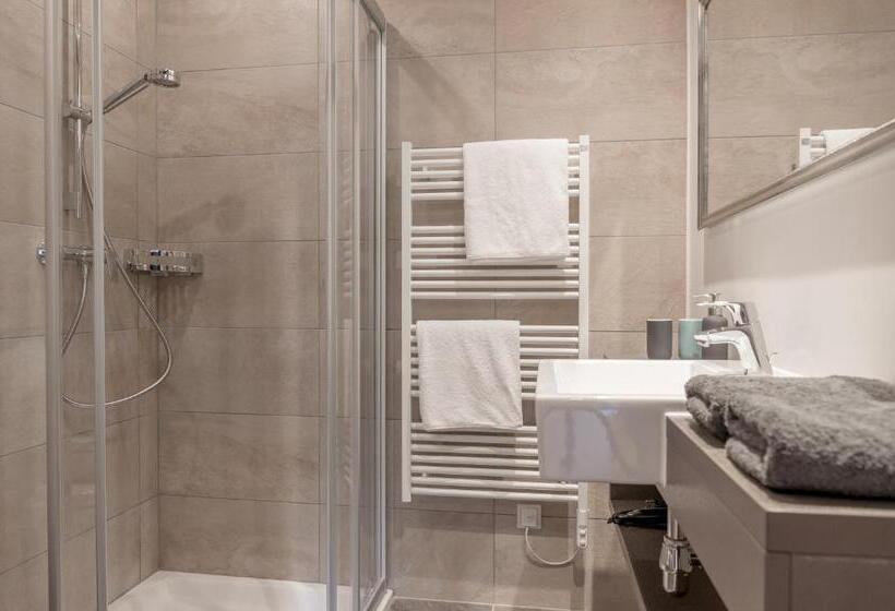 إستوديو قياسى مزودة بتراس, Corso Living