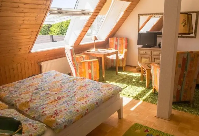 اتاق استاندارد با چشم‌انداز کوهستان, Haus Waldwiese
