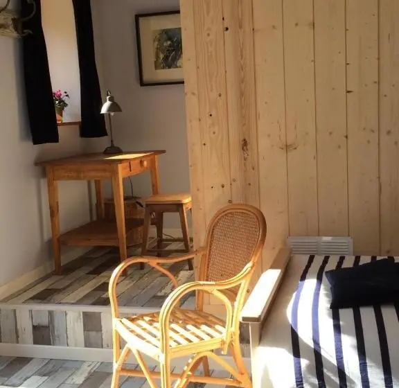 スタンダードルーム, Les Sittelles De Bamboche