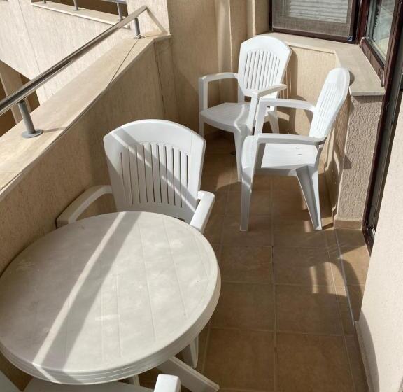 דירת חדר נוף לים, First Line Apartment At Obzor