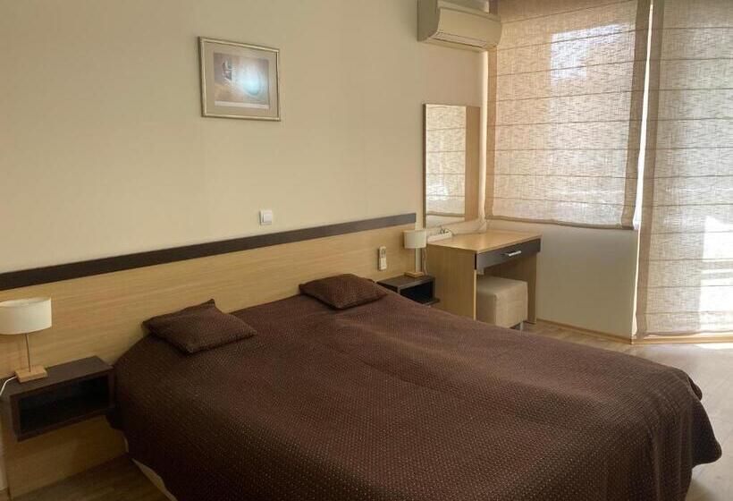 דירת חדר נוף לים, First Line Apartment At Obzor