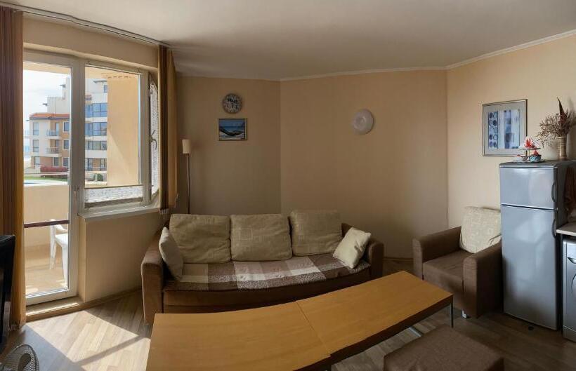 דירת חדר נוף לים, First Line Apartment At Obzor