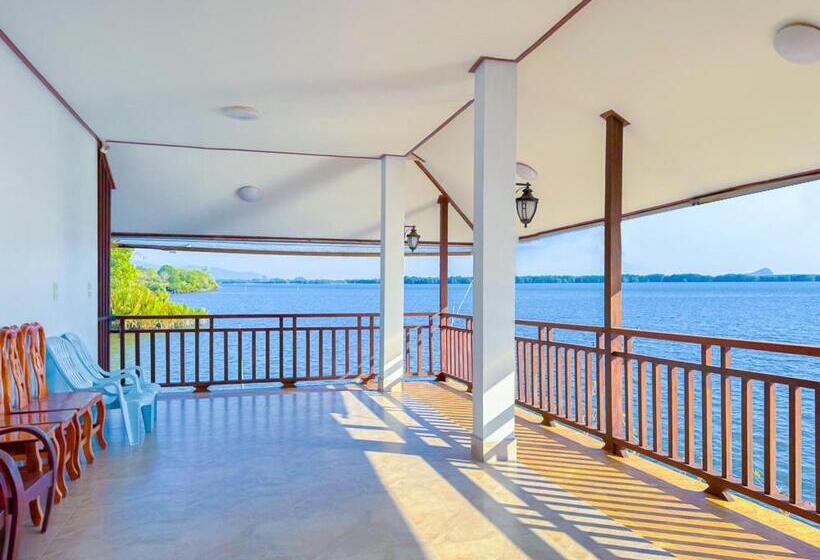 اتاق خانوادگی, Meena Resort