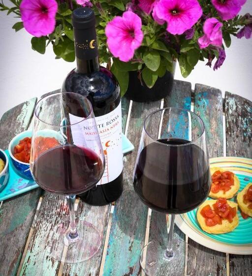 דירת חדר דלוקס, Dafne