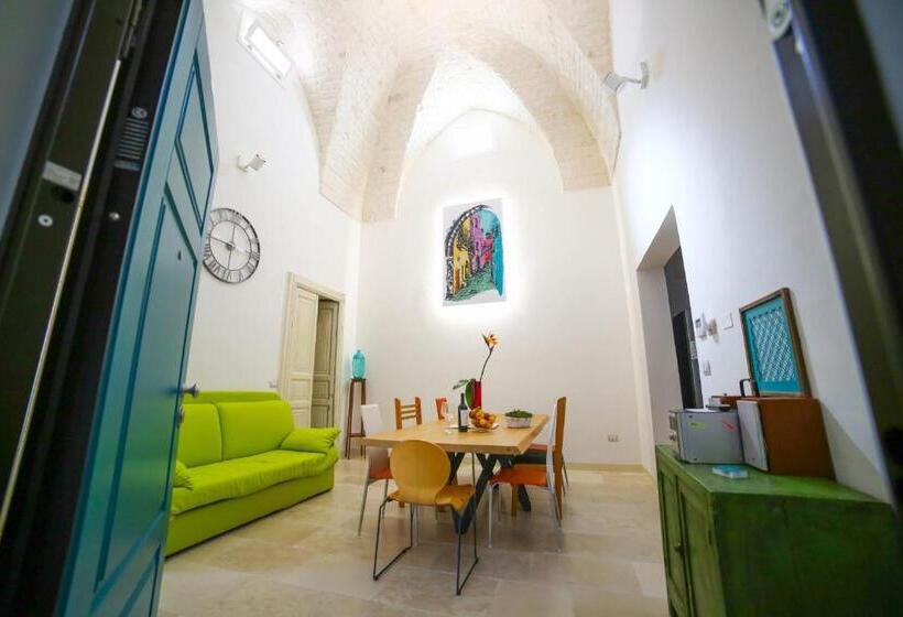 דירת חדר דלוקס, Dafne