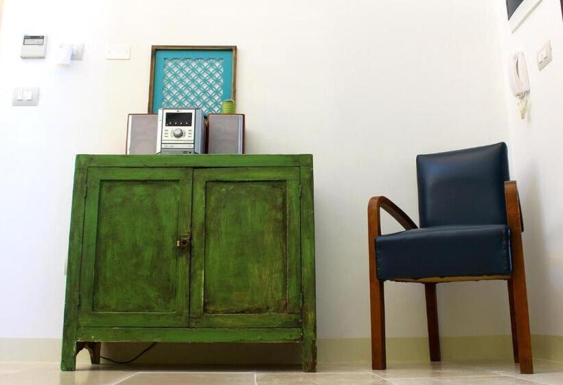 דירת חדר דלוקס, Dafne