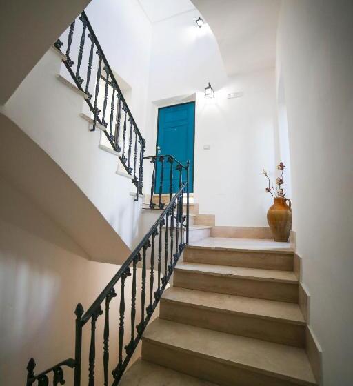 דירת חדר דלוקס, Dafne