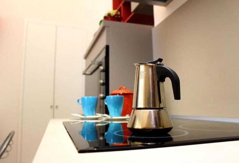 דירת חדר דלוקס, Dafne