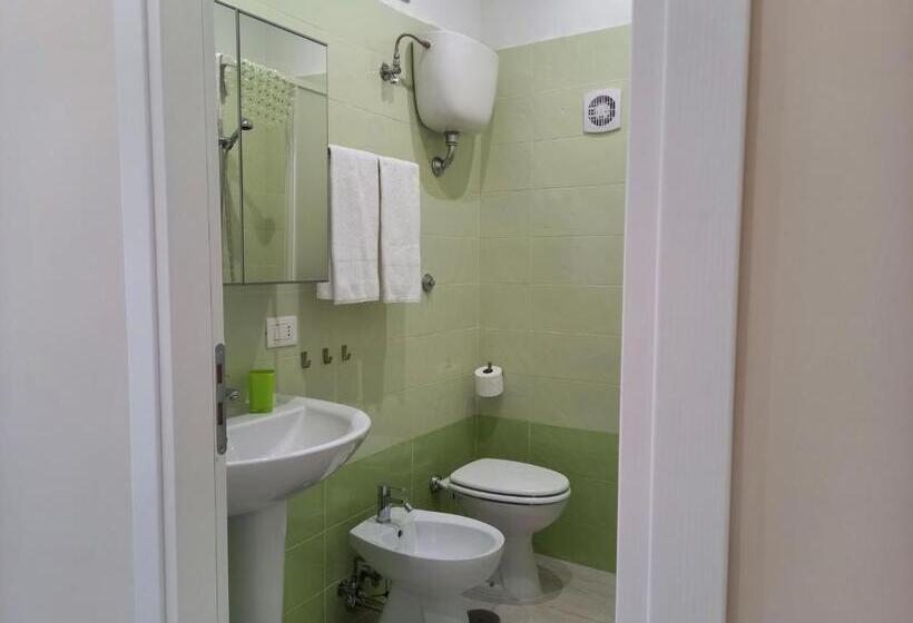 Habitació Estàndard, M & M