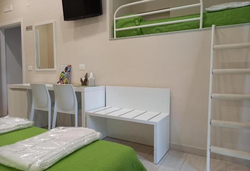 Habitació Estàndard, M & M