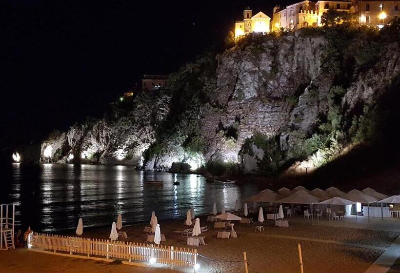 Estudi Deluxe, M & M