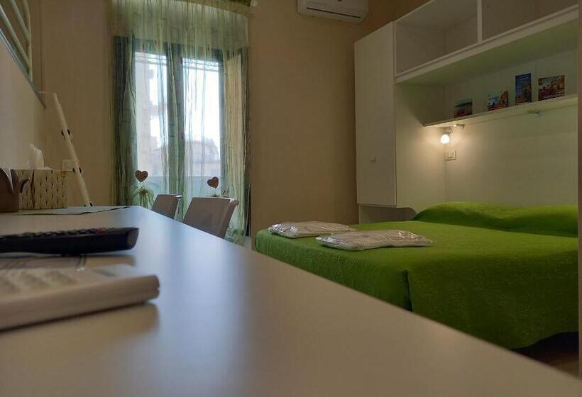 Habitació Estàndard, M & M