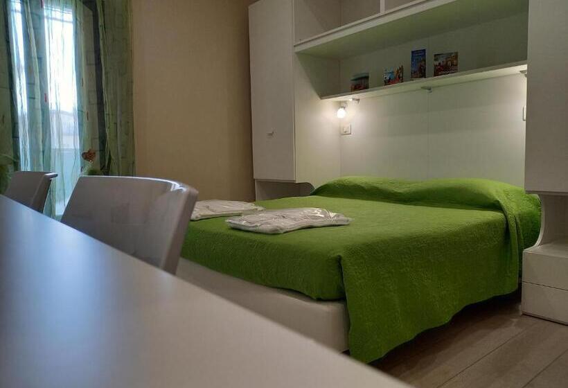 Habitació Estàndard, M & M