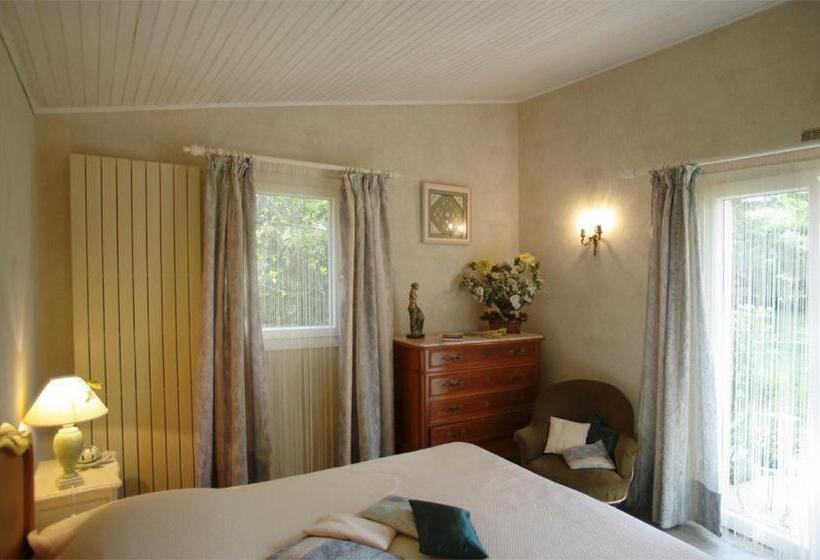 标准房带园景, Marievalerianne