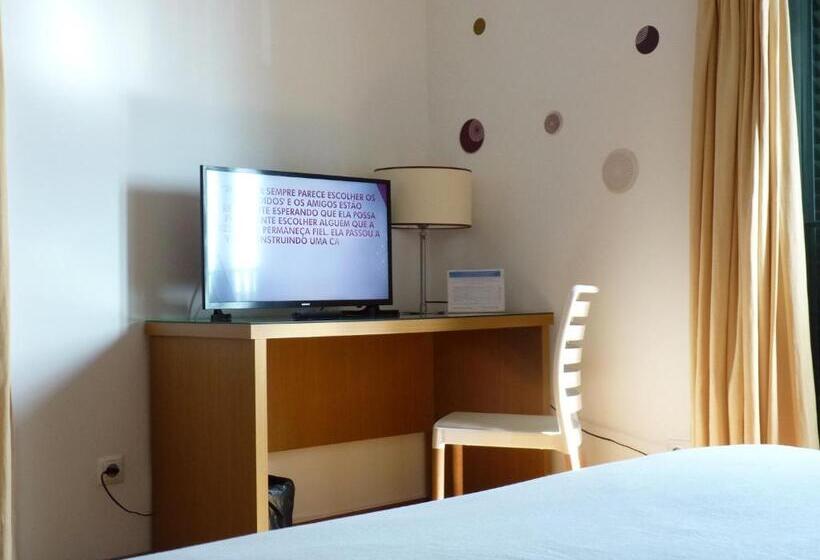 可观山景的小型套房, Azores Holidays House  B&b   Suites   Self Check In Keyboard