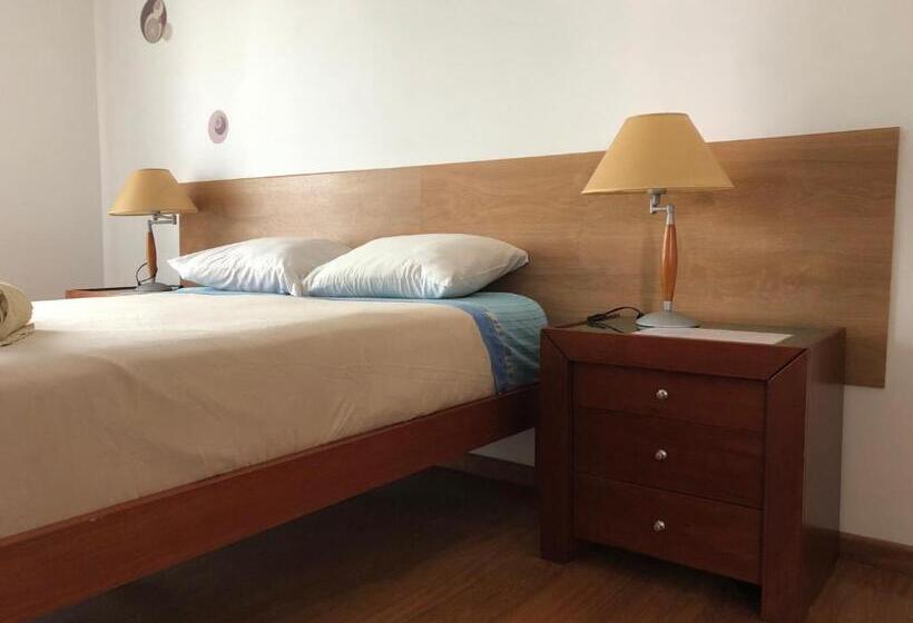 可观山景的小型套房, Azores Holidays House  B&b   Suites   Self Check In Keyboard