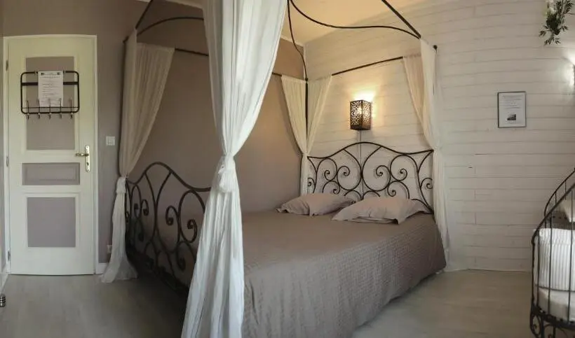 キングサイズベッドのスタンダードルーム, Au Coeur Du Bien Etre, Chambre D Hôtes Avec Piscine Chauffée Et Couverte, Spa, Sauna, Massages