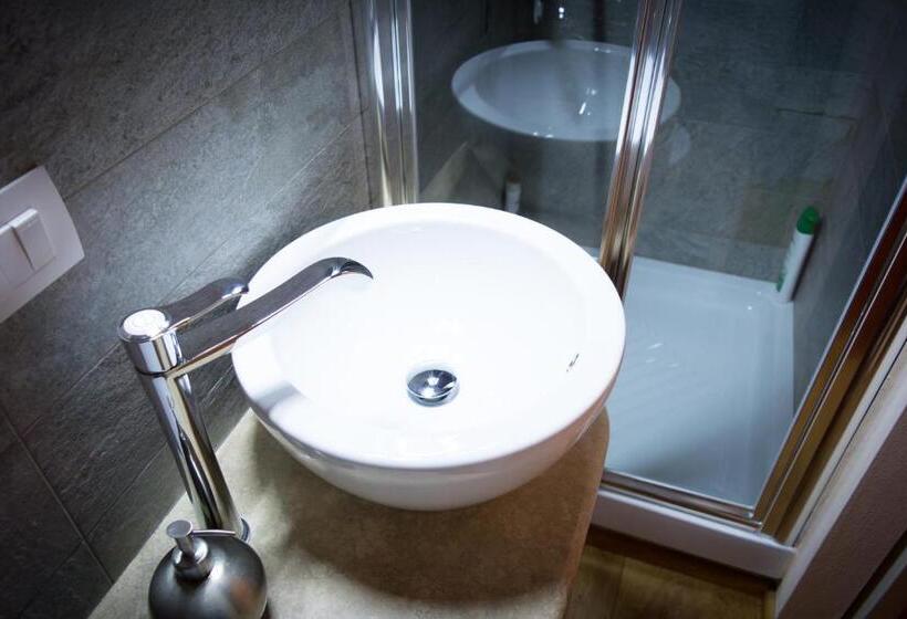 اتاق استاندارد, Da Titta