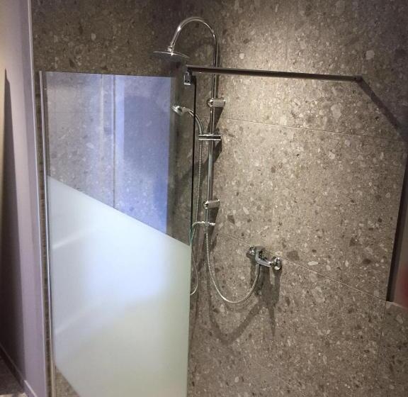 اتاق استاندارد با بالکن, Il Contrabbasso