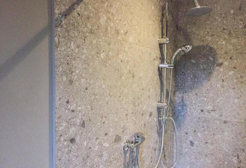 اتاق استاندارد با بالکن, Il Contrabbasso