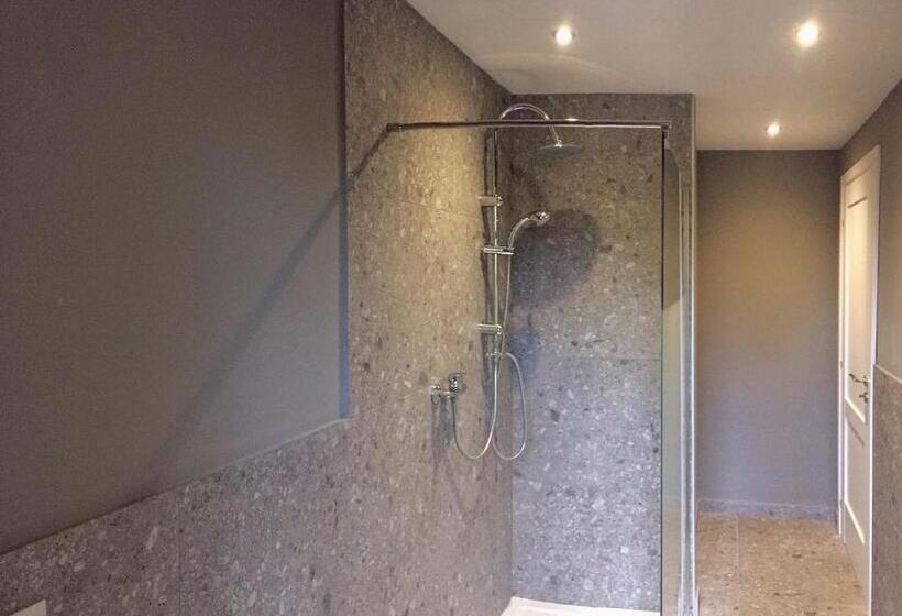 اتاق استاندارد با بالکن, Il Contrabbasso