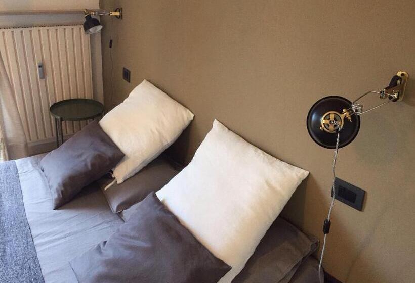 اتاق استاندارد با بالکن, Il Contrabbasso