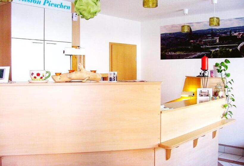 Четырехместный Номер Стандарт, Pension Pieschen Dresden
