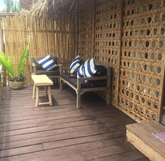 بنگله خانوادگی, Prince John Beachfront Eco Bungalows And Restaurant