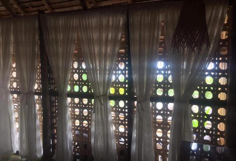 بنگله خانوادگی, Prince John Beachfront Eco Bungalows And Restaurant