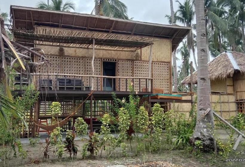 اتاق سه نفره دلوکس با چشم‌انداز دریا, Prince John Beachfront Eco Bungalows And Restaurant