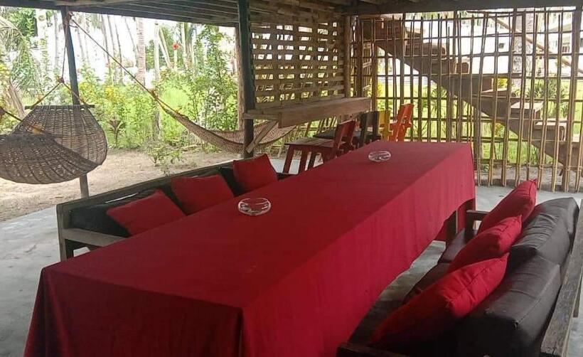 اتاق سه نفره دلوکس با چشم‌انداز دریا, Prince John Beachfront Eco Bungalows And Restaurant