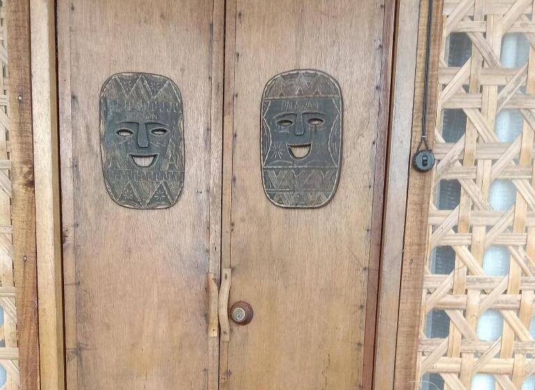 اتاق سه نفره دلوکس با چشم‌انداز دریا, Prince John Beachfront Eco Bungalows And Restaurant