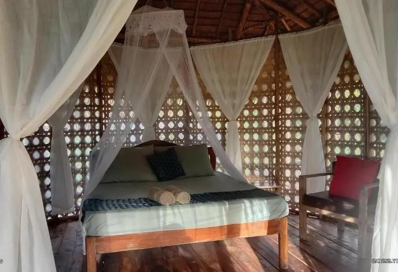 オーシャンビューのスタンダードバンガロー, Prince John Beachfront Eco Bungalows And Restaurant