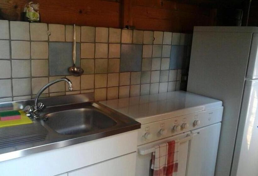 חדר סטנדרט לשלושה, B&b Littu