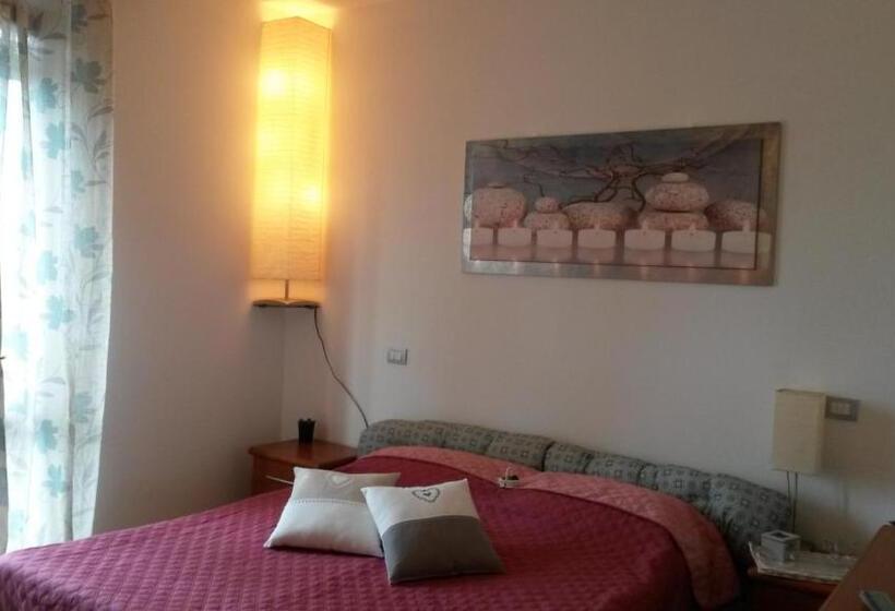 غرفة قياسية, L Incanto