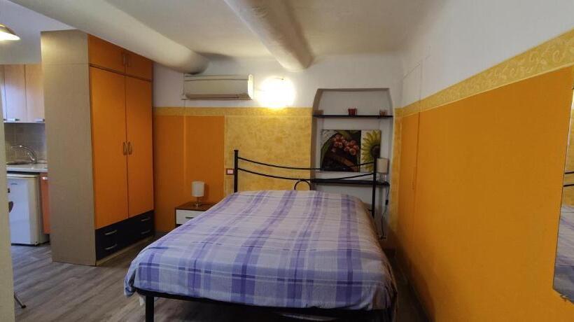 スタンダードスタジオ, Affittacamere In Piazzetta Da Vasco