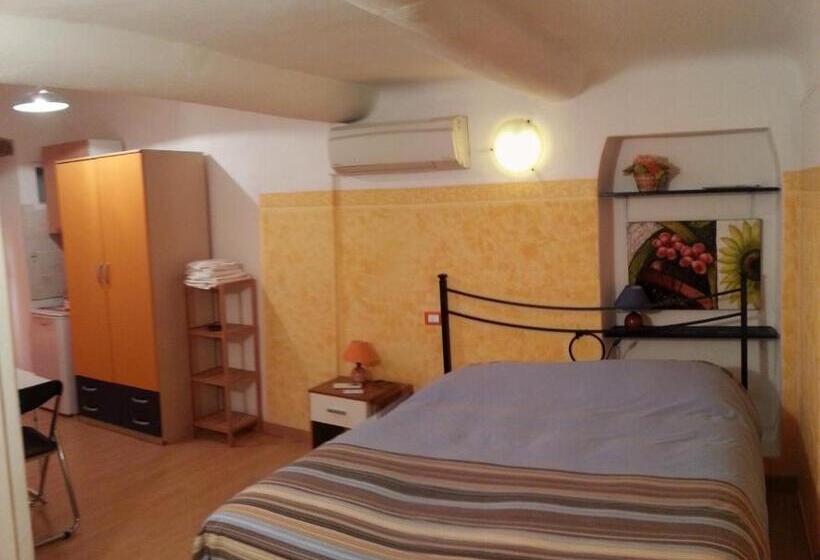 スタンダードスタジオ, Affittacamere In Piazzetta Da Vasco