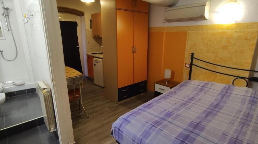 スタンダードスタジオ, Affittacamere In Piazzetta Da Vasco